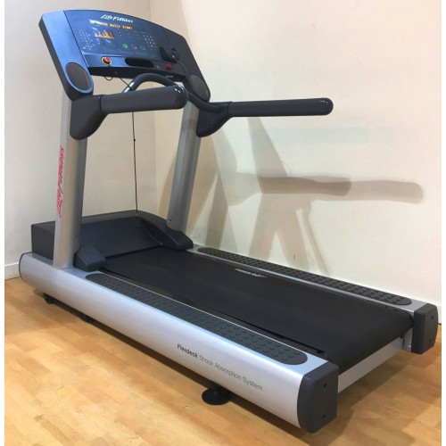 Беговая дорожка  Life Fitness 95TI (Б/У) - фото №2